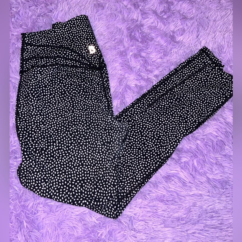 Buff Bunny Leggings dot black white